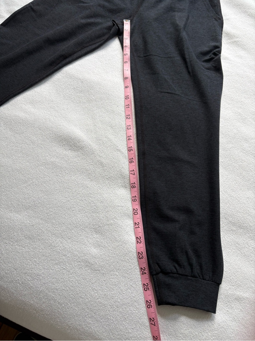 Beyond Yoga black midi jogger - Picture 7 of 7